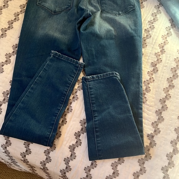 Old Navy rockstar mid rise jeans size 6 regular. - Picture 7 of 9